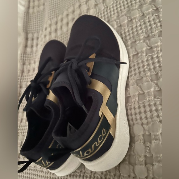 New Balance sneakers - Picture 3 of 4